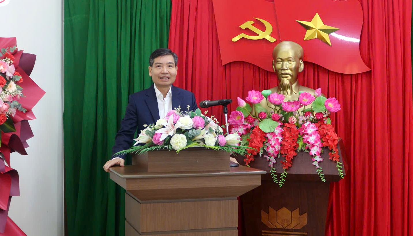 anh 2 bài 4